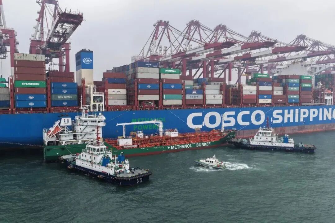 全國首次！洲際船務攜手青島港完成“一船多供”綠色甲醇加注作業