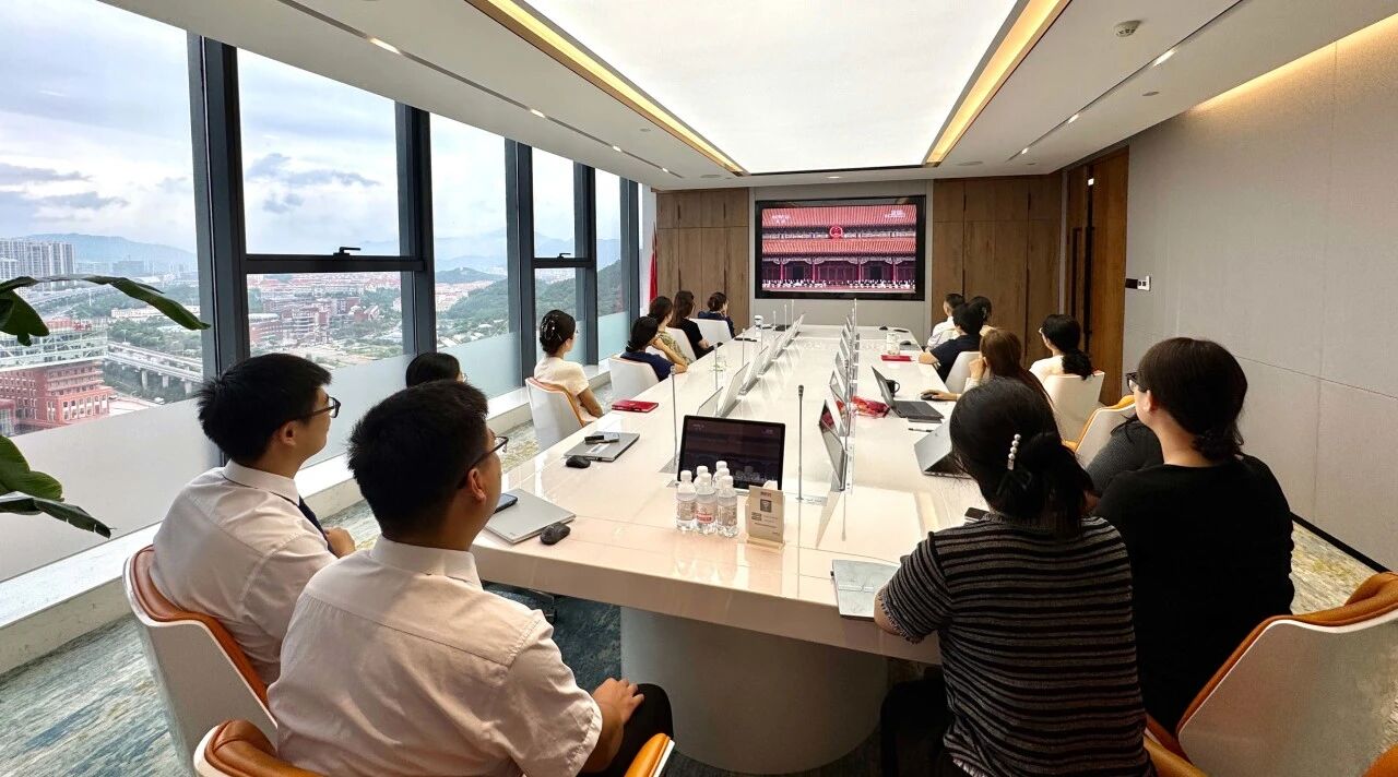 洲际船务组织收看纪念中国人民抗日战争暨世界反法西斯战争胜利80周年大会