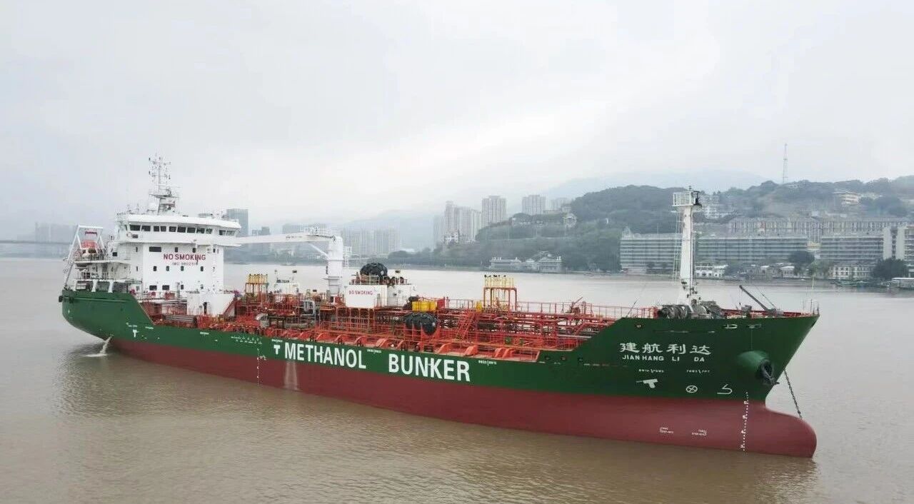 洲际船务旗下首艘甲醇加注船“建航利达”成功投入运营